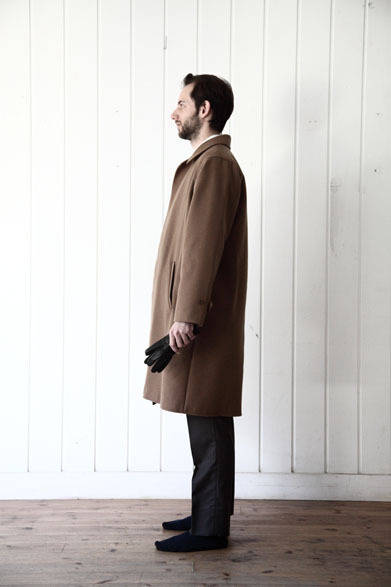 Coat ¥81,000, Shirt ¥21,600, Pants ¥29,700, Leather Gloves ¥25,920