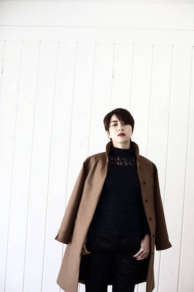 Coat ¥68,040, Knit ¥26,460, Pants ¥30,240