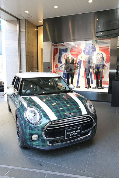 オリジナルの「ブラックウォッチ/イセタンメンズ」を纏った「The New Blackwatch MINI」
