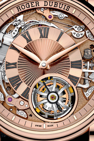 <strong>ROGER DUBUIS｜ロジェ・デュブイ<br />オマージュ ミニッツリピーター<br />フライングトゥールビヨン オートマティック</strong><br /><br />自動巻き、ローズゴールドケース、ケースサイズ直径45mm、世界20本限定、価格未定、入荷未定。<br /><br />ロジェ・デュブイ<br />Tel.03-3288-6640<br />http://www.rogerdubuis.com/jp