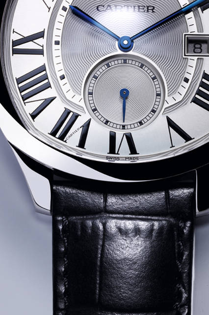 <strong>ドライブ ドゥ カルティエ</strong><br />ケース｜ステンレススチール<br />直径｜40mm<br />ムーブメント｜自動巻き（Cal.1904-PS MC）<br />ストラップ｜アリゲーター<br />防水｜日常生活<br />発売時期｜2016年5月予定<br />予価｜71万円