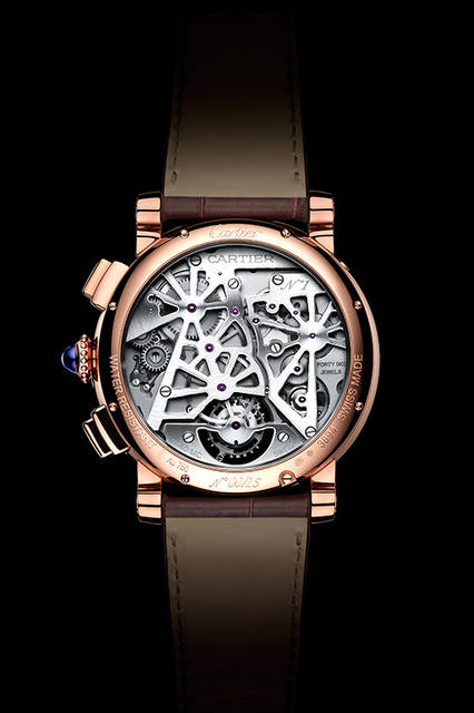 <strong>ロトンド ドゥ カルティエ アース＆ムーン</strong><br />ケース｜18Kピンクゴールド<br />直径｜47mm<br />厚さ｜16.65mm<br />ムーブメント｜手巻き（Cal.9440 MC）<br />機能｜トゥールビヨン、オンデマンド式ムーンフェイズ（4時位置のボタンを押すと円盤がキャリッジを隠し、月齢を表示）、第2時間帯表示<br />ストラップ｜アリゲーター<br />防水｜日常生活<br />限定数｜世界15本（個別の製造番号入り）<br />発売時期｜2016年4月予定<br />予価｜2820万円