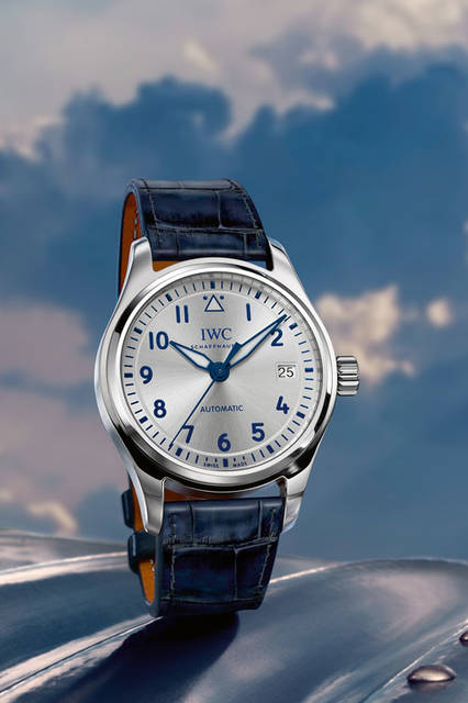 <strong>パイロット・ウォッチ・オートマティック 36</strong><br />ケース｜ステンレススチール<br />直径｜36mm<br />厚さ｜10.6mm<br />ムーブメント｜自動巻き（Cal.35111）<br />機能｜日付表示<br />防水｜6気圧<br />ストラップ｜サントーニ社製カーフ<br />発売時期｜2016年6月予定<br />価格｜51万5000円