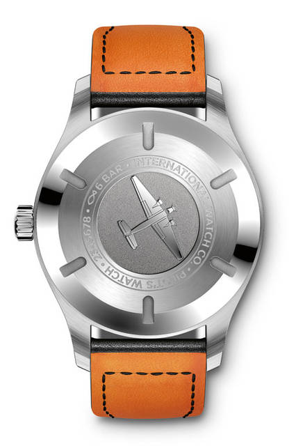 <strong>パイロット・ウォッチ・マークXVIII</strong><br />ケース｜ステンレススチール<br />直径｜40mm<br />厚さ｜11mm<br />ムーブメント｜自動巻き（Cal.30110）<br />防水｜6気圧<br />ストラップ｜サントーニ製カーフ<br />機能｜日付表示<br />発売時期｜2016年4月予定<br />価格｜51万5000円