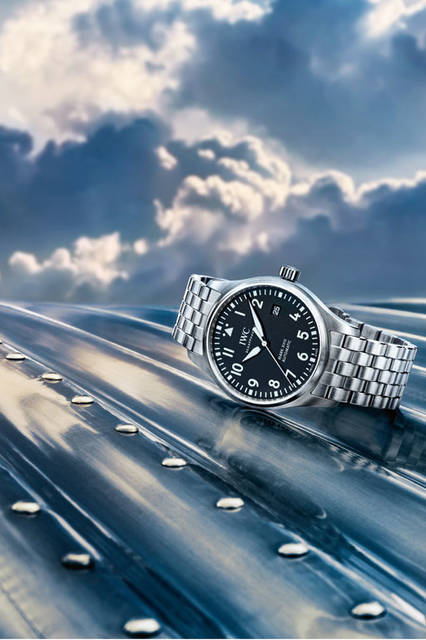 <strong>パイロット・ウォッチ・マークXVIII</strong><br />ケース｜ステンレススチール<br />直径｜40mm<br />厚さ｜11mm<br />ムーブメント｜自動巻き（Cal.30110）<br />防水｜6気圧<br />ブレスレット｜ステンレススチール<br />機能｜日付表示<br />発売時期｜2016年4月予定<br />価格｜63万円