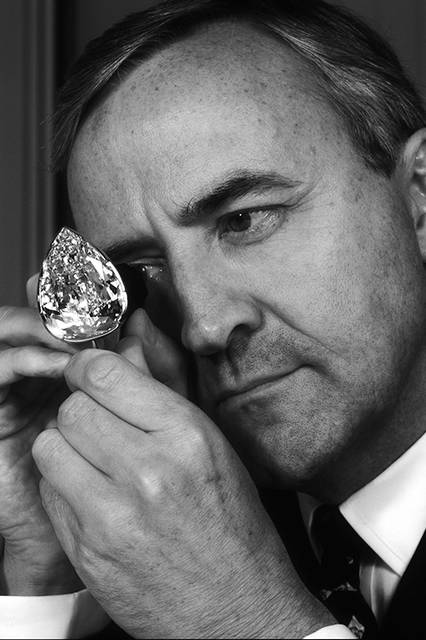 Diamond specialist Andrew Coxon selects the "Millennium Star." Andrew became the head of the "De Beers Diamond Institute" in 2001.
