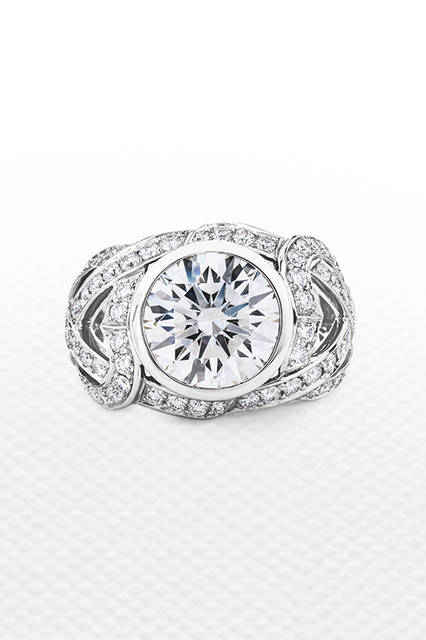 Material | White Diamond<br>(Main Diamond: 5.01ct)