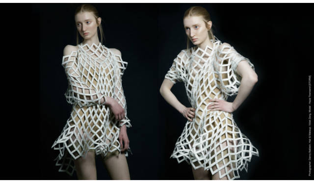 <strong>Shape Shifters</strong><br />Clothing designed with the principle of modules. The silhouette can be freely changed according to the wearer's preferred style.