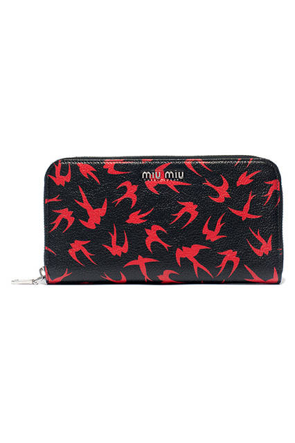 Miu Miu Pop-Up Store Opens at Isetan ShinjukuRound Zip Wallet ¥74,520