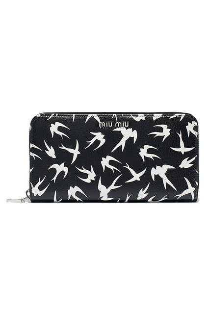 Miu Miu Pop-Up Store Opens at Isetan ShinjukuRound Zip Wallet ¥74,520