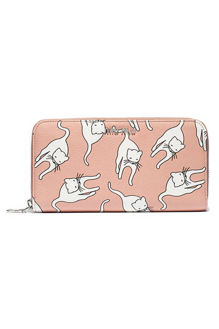 Miu Miu Pop-Up Store Opens at Isetan ShinjukuRound Zip Wallet ¥74,520