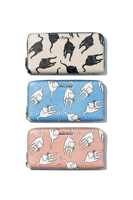 Miu Miu Pop-Up Store Opens at Isetan ShinjukuRound Zip Wallet ¥74,520 Miu Miu Pop-Up Store Opens at Isetan ShinjukuWallet, Round Zip Wallet ¥74,520 each