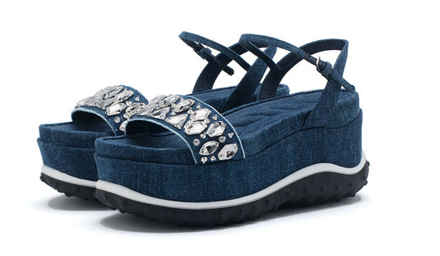 Limited edition sandals<br/>Price | ¥118,000