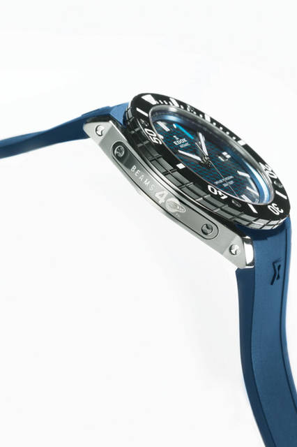 A special model supervised by Tatsuya Nakamura, Creative Director of BEAMS, to commemorate the 40th anniversary of BEAMS' founding.<br /><br /><strong>Chrono Offshore 1 Automatic BEAMS Limited</strong><br />Ref.80088-3-BUIN2<br />Case | Stainless steel (with "BEAMS 40th Anniversary" logo engraved on the case side, case back shaped like a powerboat screw)<br />Diameter | 45mm<br />Movement | Automatic winding<br />Strap | Navy rubber<br />Water resistance | 300m<br />Limited to | 30 pieces<br />Release date | March 15 (Tuesday)<br />Limited release at BEAMS House Marunouchi and ZOZOTOWN (BEAMS Men)<br />Price | ¥221,400 (tax included)