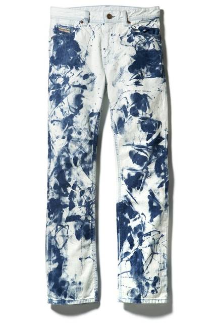 <strong>DIESEL Aoyama Exclusive</strong><br/>MADE IN JAPAN Denim Collection<br/>Denim Pants<br/>Price | MEN'S ¥48,000, WOMEN'S ¥43,000