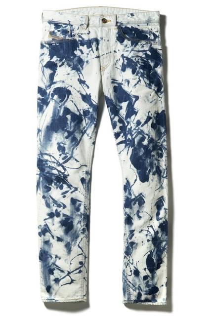 <strong>DIESEL Aoyama Exclusive</strong><br/>MADE IN JAPAN Denim Collection<br/>Denim Pants<br/>Price | MEN'S ¥48,000, WOMEN'S ¥43,000