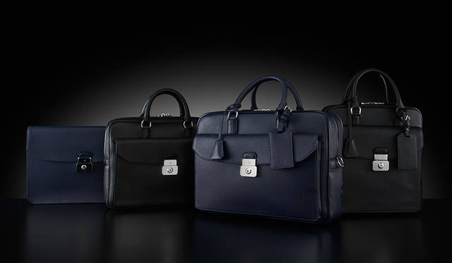 From left: <strong>Albany FOLIO</strong> ¥140,400<br /><strong>Albany Slim Single Document Case</strong> ¥203,040<br /><strong>Albany Double Document Case</strong> ¥313,200<br /><strong>Albany Vertical Soft Briefcase</strong> ¥203,040<br />