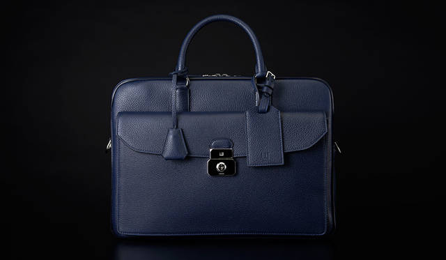 <strong>Albany Double Document Case</strong><br />Price | ¥313,200<br />Colours | Black, Oxblood, Navy<br />Size | Approx. W41.0×H30.0×D11.0cm<br />