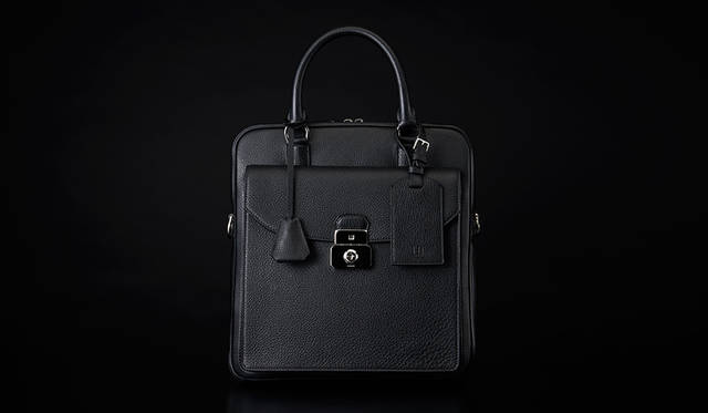 <strong>Albany Vertical Soft Briefcase</strong><br />Price | ¥203,040<br />Colours | Black, Oxblood, Navy<br />Size | Approx. W30.0×H32.0×D7.0cm<br />