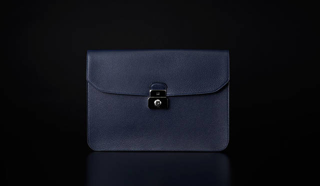 <strong>Albany FOLIO</strong><br />Price | ¥140,400<br />Colours | Black, Oxblood, Navy<br />Size | Approx. W36.0×H26.0×D4.0cm<br />