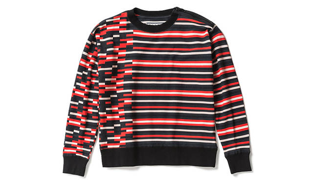 <strong>Onitsuka Tiger×ANDREA POMPILIO</strong><br/>A sweatshirt printed with an original pattern combining two types of border patterns.<br/>¥22,680 (Sizes 44, 46, 48, 50)