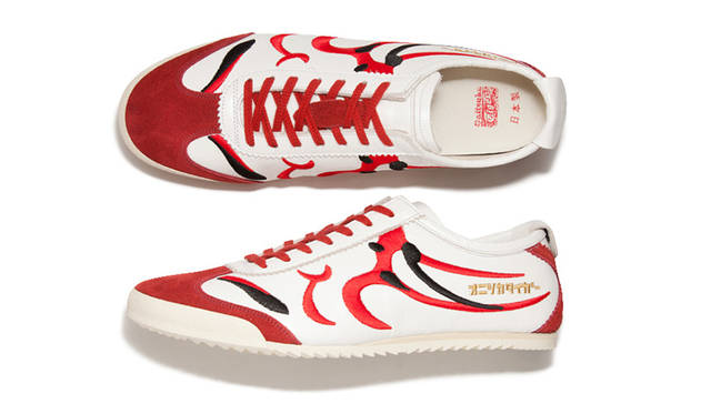 <strong>NIPPON MADE MEXICO 66 DELUXE</strong><br/>A NIPPON MADE series with embroidery on the upper. An exquisite piece that expresses Japanese culture with a Kumadori pattern, reminiscent of Kabuki, rendered in stripes.<br/>White x Red ¥28,080 (Sizes 25.0–28.0, 29.0cm)
