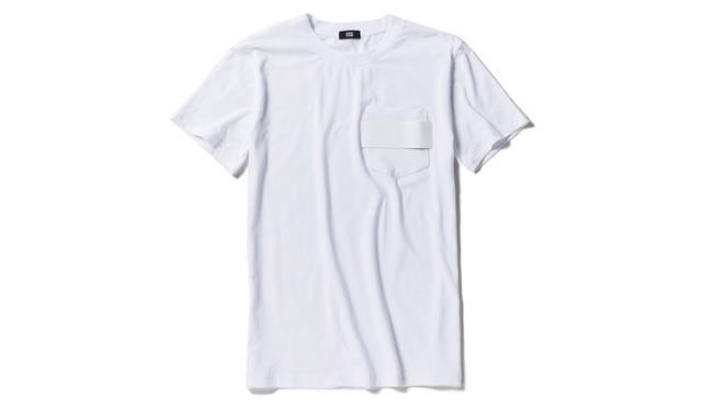 <strong>Onitsuka Tiger</strong><br/>A pocketed T-shirt with a wide collar. Made from stretch jersey fabric for a soft feel. Features an embossed tiger face patch made of a different material on the chest pocket.<br/>¥5,292 (Sizes XS, S, M, L)