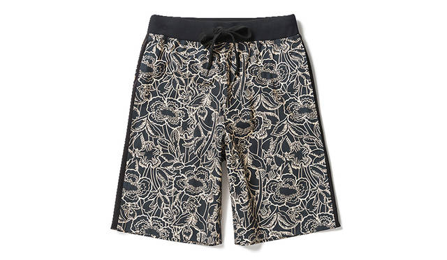 <strong>Onitsuka Tiger×ANDREA POMPILIO</strong><br/>Shorts with an original print, featuring a waistband and drawstring.<br/>¥20,520 (Sizes 44, 46, 48, 50)