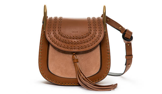 Unveiled in the Fall/Winter 2015 collection, the "HUDSON" bag embodies the stylish and free-spirited attitude of the Chloé girl, with a distinct 70s vibe. Details like the playfully swinging tassel and the handcrafted leatherwork on the flap, inspired by equestrianism and saddlery, further enhance the bag's allure. Bag (noisette) ¥241,920