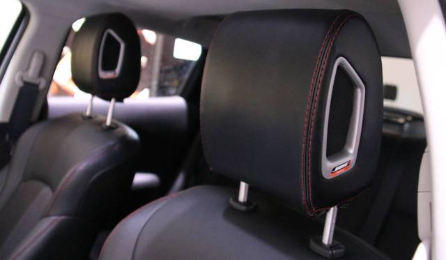 Displayed in a separate venue by BOSE to coincide with CES, these are headrest-integrated speakers. Designed for installation in A/B segment cars, they achieve sound quality comparable to high-end systems even with just six speakers.