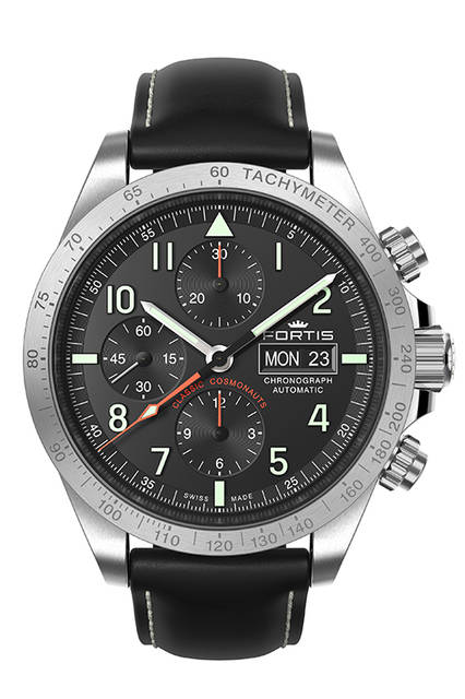 <strong>CLASSIC COSMONAUTS CHRONOGRAPH STEEL</strong><br /> Case│Stainless steel<br /> Diameter│42mm<br /> Thickness│14.9mm<br /> Movement│Automatic (Cal. Valjoux 7750)<br /> Functions│Date display, Day display, Chronograph (30-minute counter, 12-hour counter)<br /> Strap│Calf (or stainless steel bracelet)<br /> Water resistance│10 bar<br /> Release│Scheduled for Summer 2016<br /> Price│Stainless steel bracelet model: ¥360,000 (excl. tax),<br /> Calf strap: ¥330,000 (excl. tax)<br />