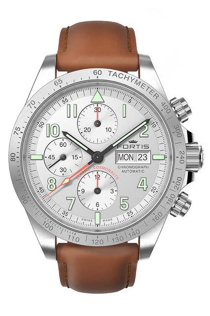 <strong>CLASSIC COSMONAUTS CHRONOGRAPH STEEL</strong><br /> Case│Stainless steel<br /> Diameter│42mm<br /> Thickness│14.9mm<br /> Movement│Automatic (Cal. Valjoux 7750)<br /> Functions│Date display, Day display, Chronograph (30-minute counter, 12-hour counter)<br /> Strap│Calf (or stainless steel bracelet)<br /> Water resistance│10 bar<br /> Release│Scheduled for Summer 2016<br /> Price│Stainless steel bracelet model: ¥360,000 (excl. tax),<br /> Calf strap: ¥330,000 (excl. tax)<br />