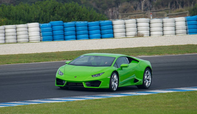 5204cc V10 engine mid-ship