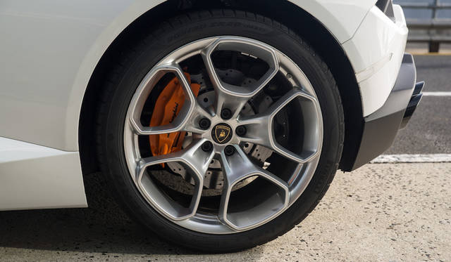 Equipped with Pirelli P Zero tires developed for rear-wheel-drive vehicles