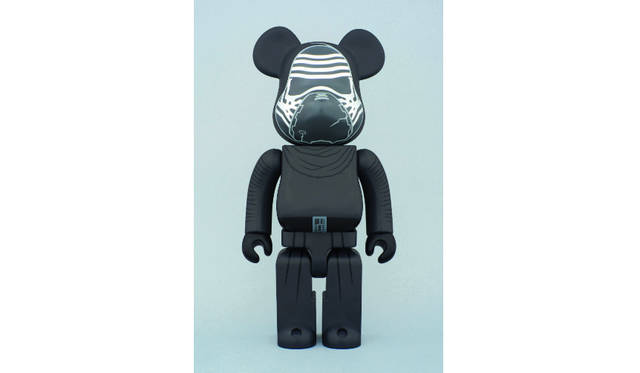 <strong>BE@RBRICK KYLO REN™ 400%</strong> / Price ¥8640 © & ™ Lucasfilm Ltd.