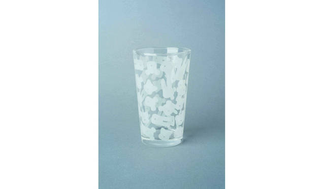 <strong>Frosted Pattern Glass</strong> / Price ¥972 © Makoto Ohzu BE@RBRICK TM & © 2001-2016 MEDICOM TOY CORPORATION. All rights reserved.