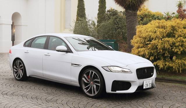 XF S features large air intakes