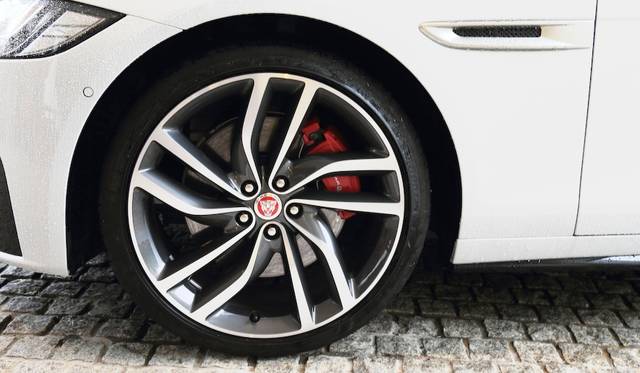 XF S 19-inch wheels