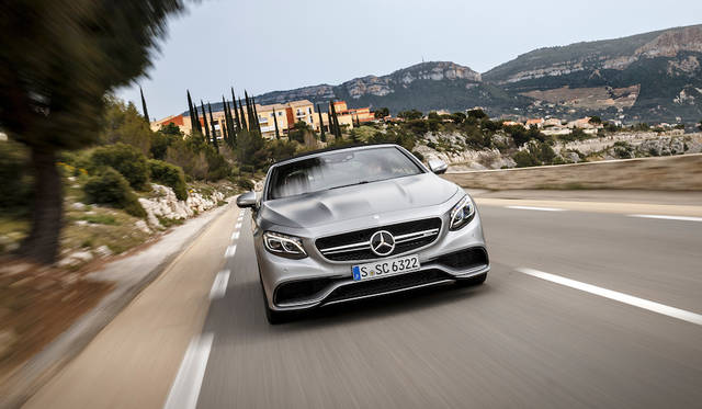 S63 4MATICカブリオレの最高出力は430kW@5500rpm、最大トルクは900Nm@2250-3750rpm