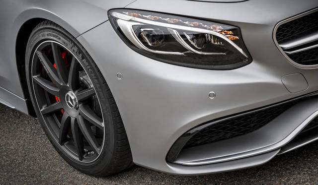 S63 4MATICカブリオレのホイールリム径は19インチが標準