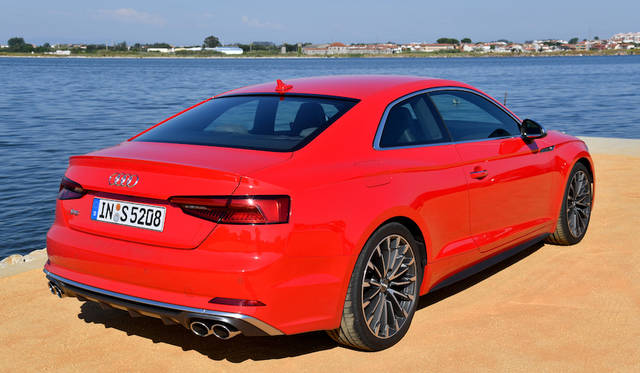 S5クーペにはスポーツディファレンシャルが後輪に装備されコーナリング時のアンダーステアを打ち消す働きをする