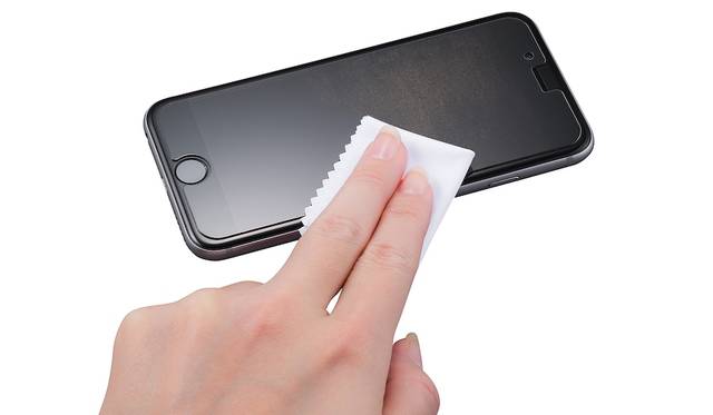 Protective glass that lifts and easily wipes away makeup stains from calls. ¥2,500 each for iPhone 7 and iPhone 7 Plus. Scheduled for late September release.