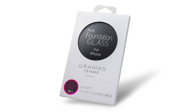 Protective glass that lifts and easily wipes away makeup stains from calls. ¥2,500 each for iPhone 7 and iPhone 7 Plus. Scheduled for late September release.