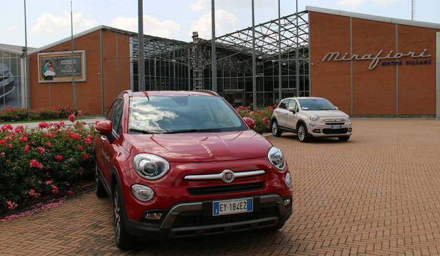 Fiat 500 (foreground)