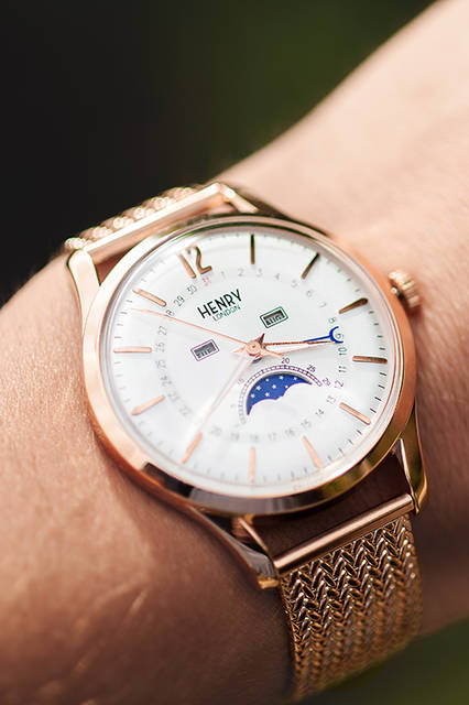 HL39-LM-0162クオーツ、SS、ケース径39mm。2万9000円（税抜）