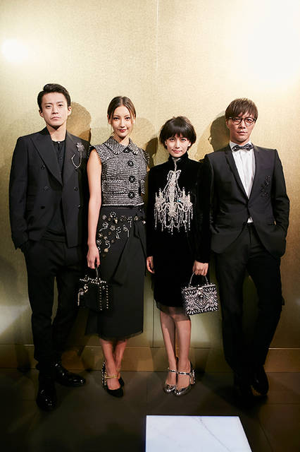写真左から）小栗旬さん、菜々緒さん、柴咲コウさん、成宮寛貴さん