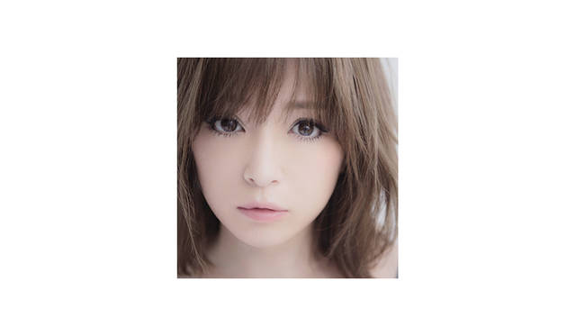 <strong>Ayumi Hamasaki<br>浜崎あゆみ / アーティスト</strong><br><br><br>1998年デビュー。以降数々の記録を樹立し歌姫として頂点に君臨。ソロアーティストとしては史上初となるシングル・アルバム総売上5,000万枚突破という大記録を持つ。全ての作詞を自ら手掛け、その詞が描く世界観と一度聴いただけで耳に残る歌声は聴く人全ての心に訴えかける。楽曲のみならずファッションや生き方まで、世代を越えて多くの女性から圧倒的な支持を受ける。