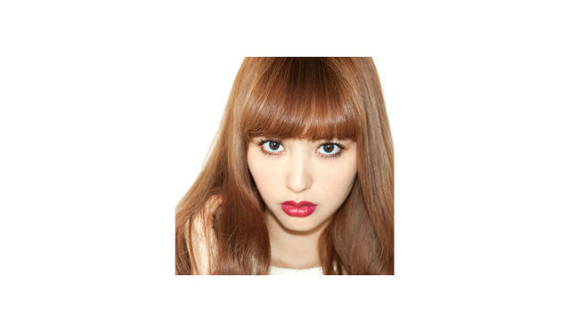 <strong>Emi Suzuki<br>鈴木えみ / モデル</strong><br><br>1985年9月13日生まれ、1999年にモデルとしてデビュー。<br>現在は数々のファッション誌に登場するほか、自身が発信するメディア『s’eee』の編集長を務めるなど、様々な分野でクリエイションし、活躍している。