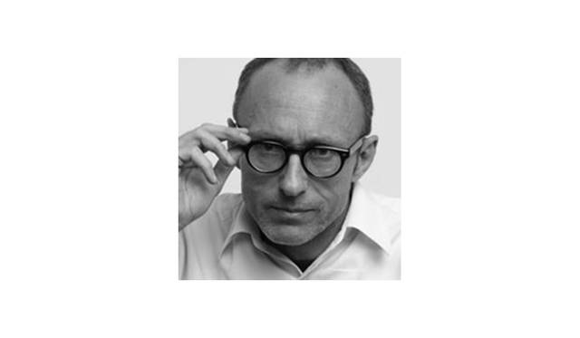 <strong>Jean-Philippe Delhomme<br>ジャン・フィリップ・デローム / ファッションイラストレーター</strong><br><br>1959年生まれ、パリ在住。ファッションイラストレーターとしてだけでなく、ペインター、ライター、ブロガーとマルチに活躍。<br>各分野の才能と鋭い探究心で、斬新な作品を生み出す。『VOGUE』、『GQ』等数多くのグローバル誌にイラストを寄稿するほか、ブランドや企業の広告キャンペーンも手掛ける。<br>オリジナリティとシニカルなユーモアに溢れる作風で、全世界にファンを持つ。