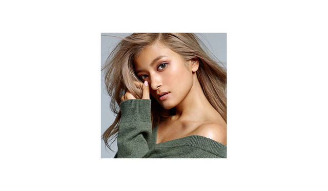 <strong>Rola<br>ローラ / モデル・タレント・女優</strong><br><br>ハーフモデルとして独自のアイデンティティーを持ち、その愛くるしいキャラクターと個性溢れるスタイルで国内外を問わず活躍。<br>現在はあらゆるファッション誌のカヴァーを飾り、様々な表情でファンを楽しませている。<br>また、自身のファッションセンス・セルフプロデュースも業界から評価が高く、今後の動向がさらに注目される女性である。